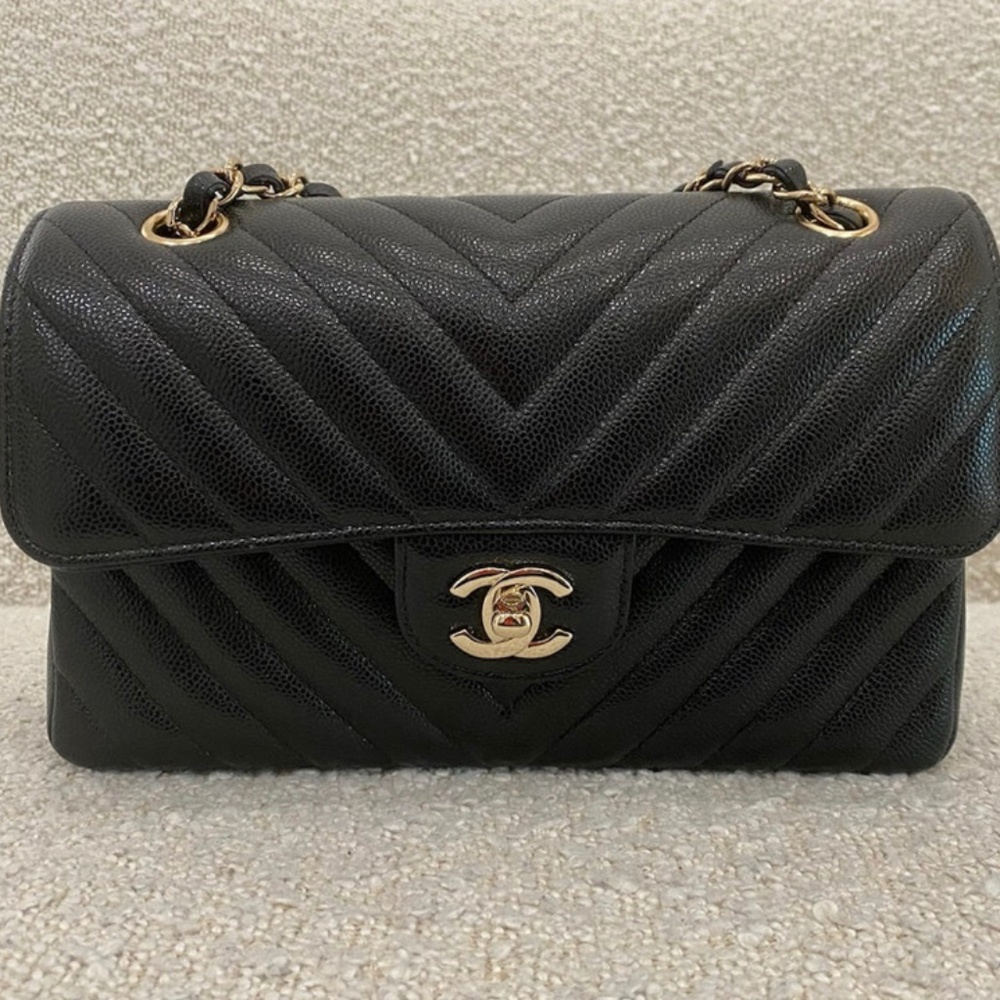 Authentic Chanel Small Classic Flap Chevron Black Caviar GHW